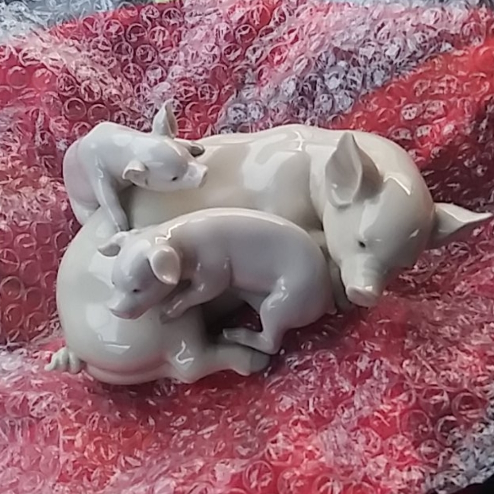 SOLD.   Do not buy. Lladro Figurine 6228 Playful Piglets 1